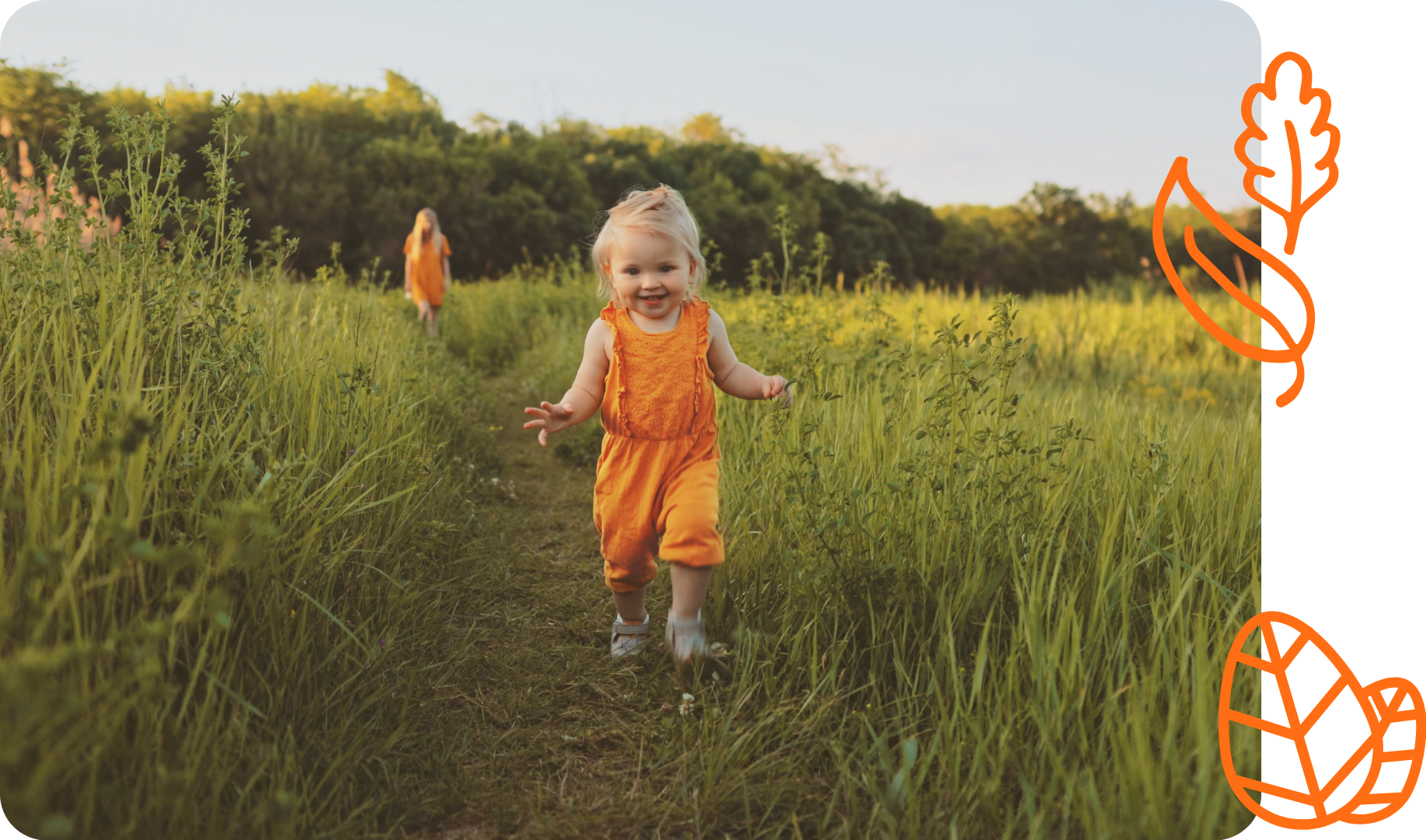 Kind rennt durch Feld mit Blätter Scribble